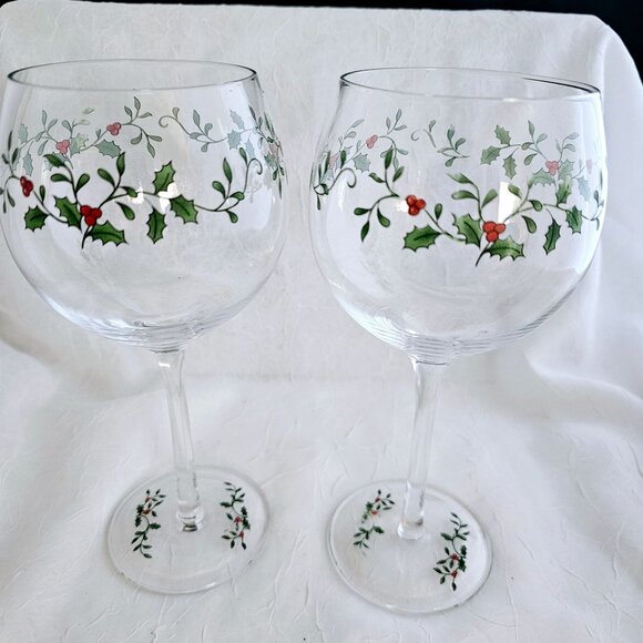Holly Berry Holiday Balloon Wine Glasses 8.5" red wine ice water goblets set- 2 - Picture 7 of 9
